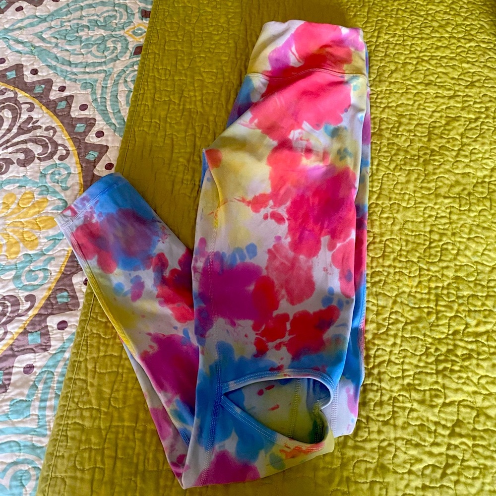 Vull Sport leggings, super cute and fun with open knee.
